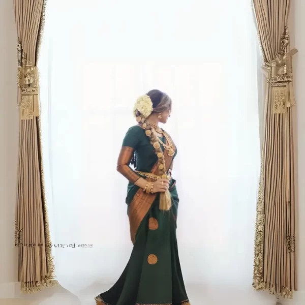 Women Banarasi Jacquard Soft Silk Saree With Running Blouse (Green)